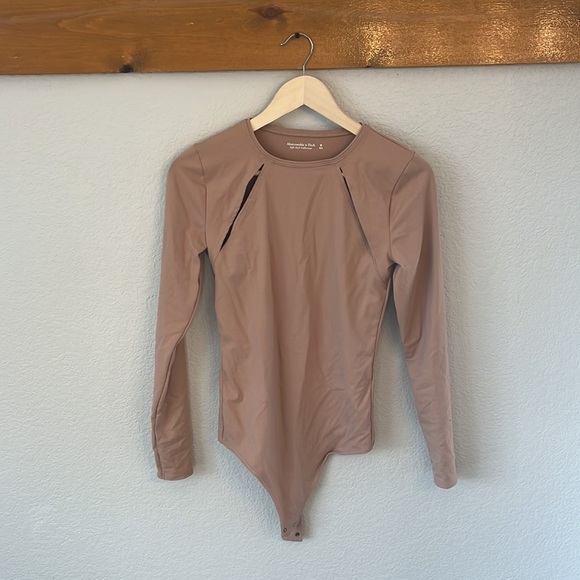 Abercrombie and Fitch Soft AF Collection Long Sleeve Cut Out Body Suit Medium - Picture 2 of 13